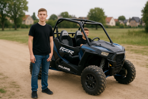 צעיר נוהג ברכב RZR באזור נתניה, נהיגה בשטח פתוח ומרגש