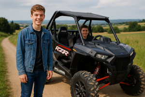 בחור צעיר בן 16 נוהג ברכב RZR באזור השרון